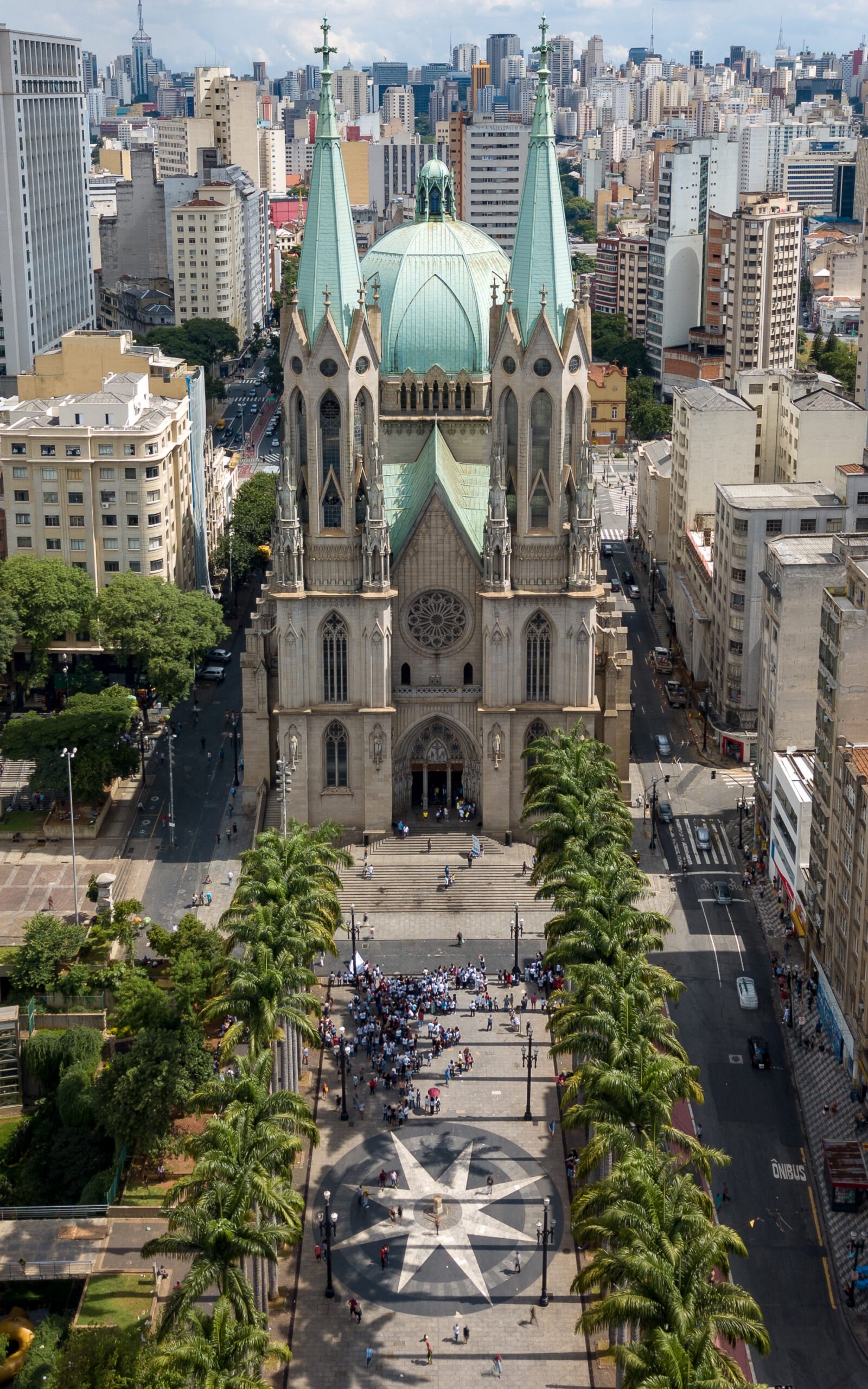 Catedral da Sé, São Paulo: História, Arquitetura e Relevância Social