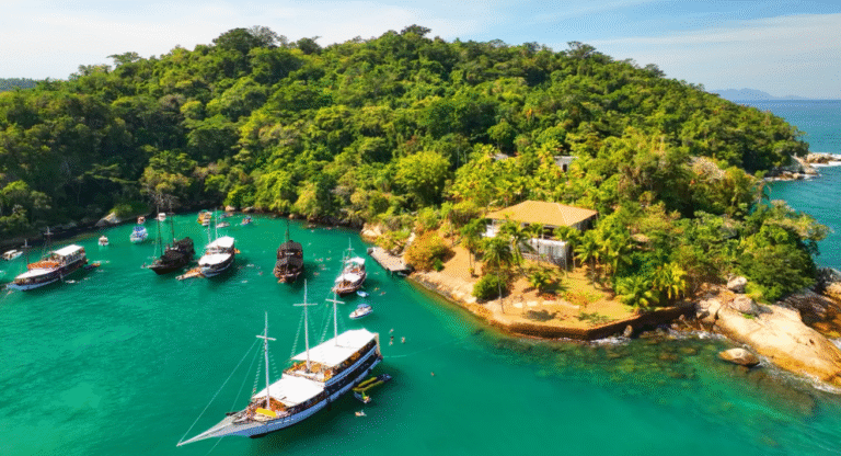 Conheça a Maldivas Brasileira: A ilha que lembra a Maldivas devido a coloração das águas